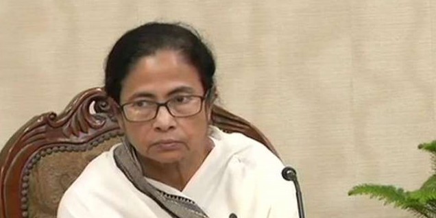 पश्चिम बंगाल में 'कट मनी' पर बवाल जारी, TMC नेता ने वापस किए घूस के 2.25 लाख