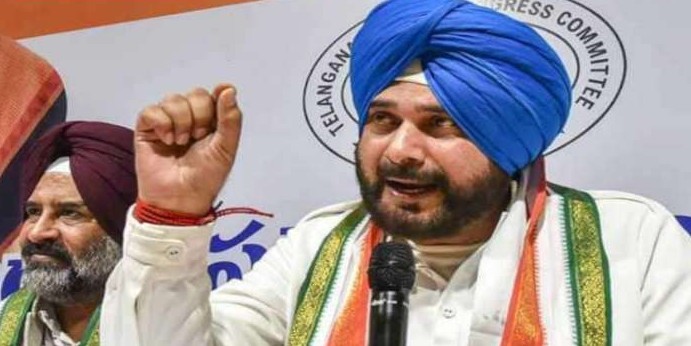 सिद्धू ने पत्नी के बयान के बाद प्रियंका के साथ मंच किया साझा