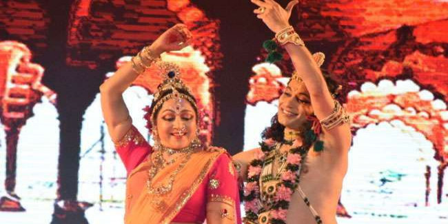 गीता महोत्सव में हेमामालिनी को दिए गए थे 29 लाख, अधिकारी बोले-सांसद को नहीं कलाकार को दिए