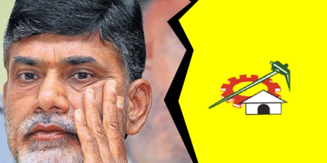 जब-जब विदेश घूमने जाते हैं पार्टी के मुखिया, तब-तब क्यों होती है TDP में टूट