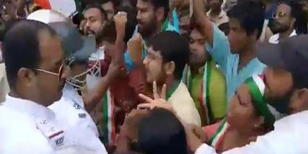 प.बंगाल: धारा 370 खत्म करने पर जश्न मना रहे BJP नेता गिरफ्तार, लेफ्ट फ्रंट सड़कों पर उतरा