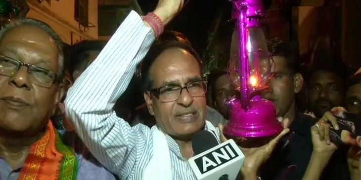 बिजली कटौती पर शिवराज की ‘लालटेन यात्रा’, बोले- प्रदेश के लिए कमलनाथ बने कलंकनाथ