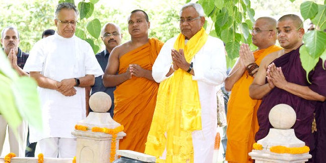 मुख्यमंत्री नीतीश कुमार ने बुद्ध पूर्णिमा पर की बोधि वृक्ष की पूजा-अर्चना