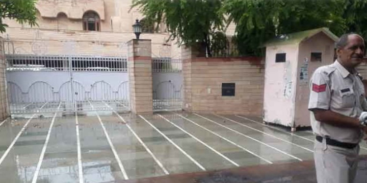 कांग्रेस नेता कुलदीप बिश्नोई के ठिकानों पर तीसरे दिन भी रेड जारी, मेनहोल तक खंगाले