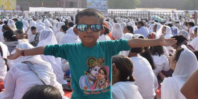 दिल्ली-NCR के लोगों का आज धर्म बना योग, 10 लाख लोग जुटे