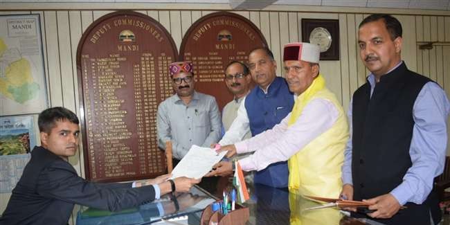 मंडी सीट से भाजपा प्रत्याशी रामस्वरूप शर्मा ने दाखिल किया नामांकन