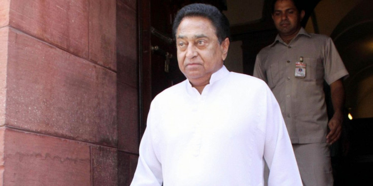 PCC ऑफिस के बाहर कांग्रेस ने लगाया पोस्टर, 5 साल चलेगी कमलनाथ सरकार