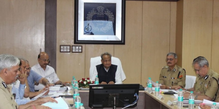 माफिया के खिलाफ सख्त रवैया अपनाएगी राजस्थान पुलिस: गहलोत