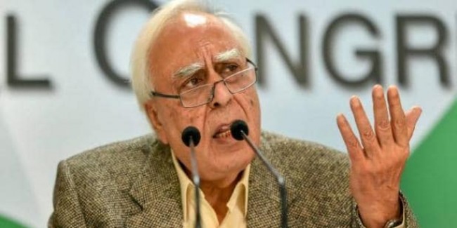 कपिल सिब्बल बोले- दिल्ली में मुकाबला त्रिकोणीय, कांग्रेस की जीत मुश्किल