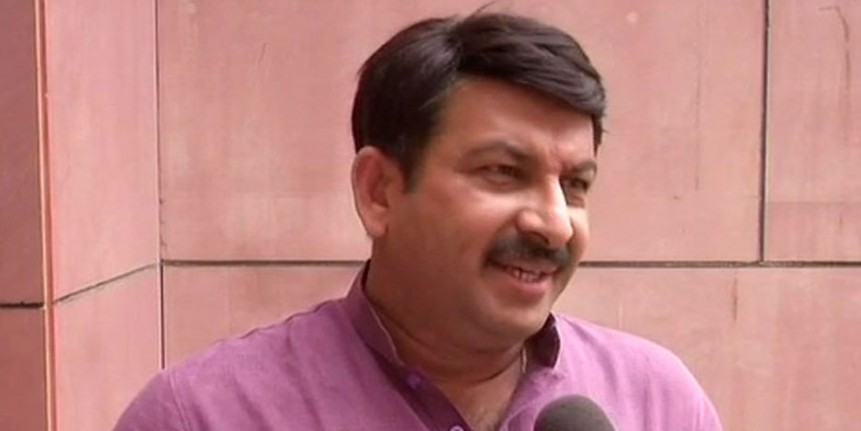 वाल्मीकि बस्ती में तिवारी ने गुजारी रात, लोगों को बांटी मिठाई