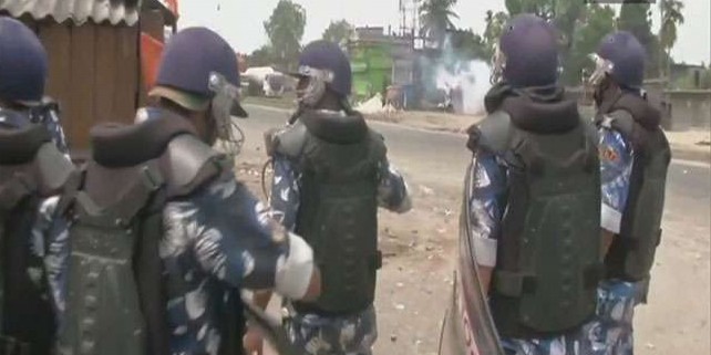 बंगाल में छिटपुट हिंसा के बीच एक बजे तक 51.60 फीसद मतदान