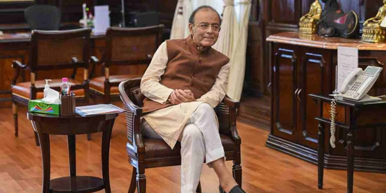 पूर्व वित्त मंत्री जेटली की हालत में सुधार, पर अभी रहेंगे एम्स में