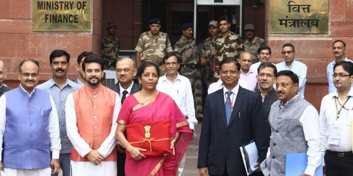इस बजट में पानी नहीं सिर्फ कीचड़ है