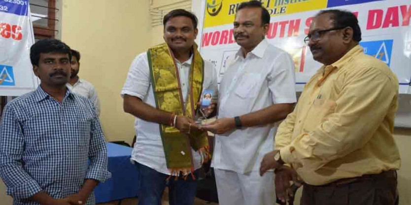 MP felicitates successful bizmen from RUDSETI