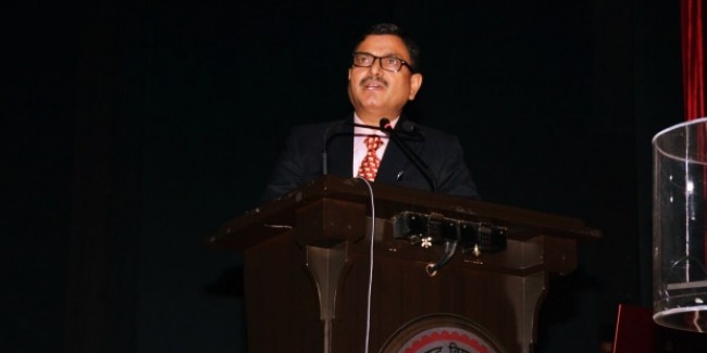 यूपी की ब्यूरोक्रेसी में ‘जेम्स बॉन्ड’ कहे जाते हैं डॉ. प्रभात कुमार, जानें UPPSC के नए चीफ के बारे में