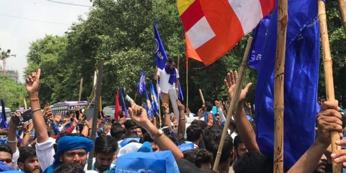 सवर्ण करें दलित-पिछड़ों के महापुरुषों का सम्मान वरना बढ़ेंगी दूरियां