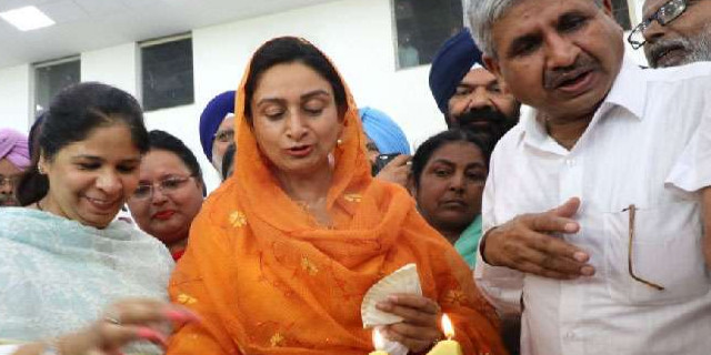 केंद्रीय मंत्री हरसिमरत कौर बोलीं- पाकिस्तान से देश नहीं संभलता वहां का पंजाब भारत के हवाले करे