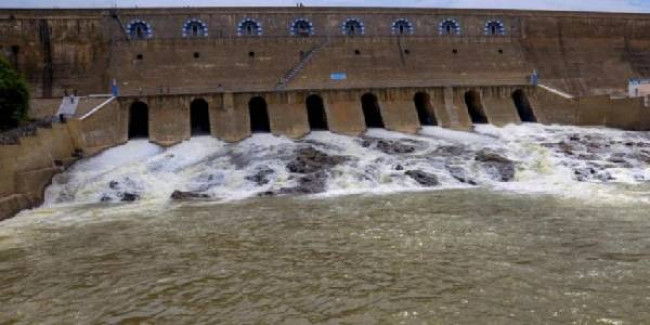 Maharashtra floods: CM, ministers to donate one-month salary for deluge victims