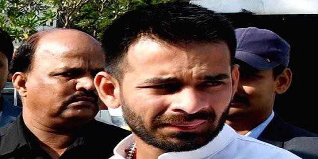 तेज प्रताप पहुंचे राजद कार्यालय, आज दीदी मीसा भारती के लिए करेंगे चुनाव प्रचार