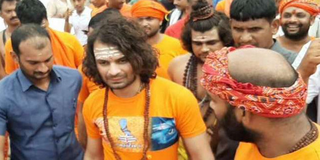 देवघर पहुंचे तेजप्रताप, बाउंसर्स की फिर दिखी दबंगई, रास्ते में कांवड़ियों को पीटा