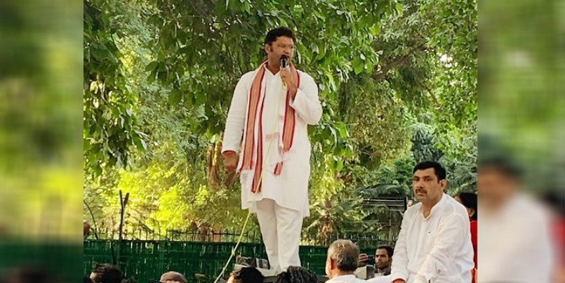 सोनिया के घर के बाहर तंवर का जोरदार प्रदर्शन, बोले- हमें दरकिनार कर टिकटें दी तो इनका ईलाज हम करेंगे