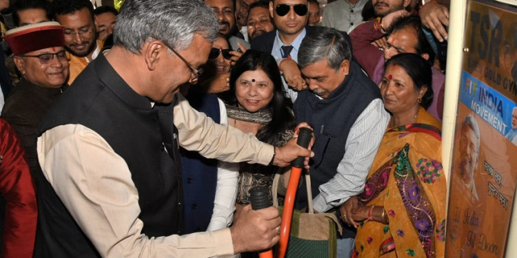 सीएम ने किया गांधी पार्क में ओपन जिम का लोकार्पण, हर वॉर्ड में बनाने को कहा