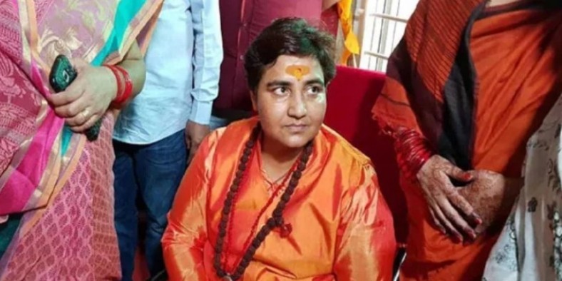 साध्वी प्रज्ञा के चुनाव लड़ने पर आयोग का फैसला, उम्मीदवारी पर रोक से इनकार