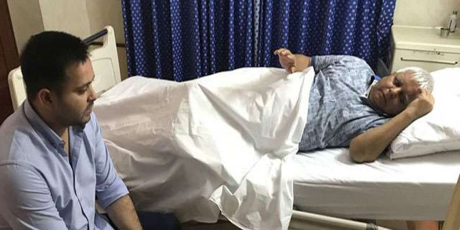 आखिर तेजस्वी यादव को आ गई बीमार पिता की याद, लालू से मिलने पहुंचे रांची