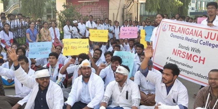 Doctors in Andhra and Telangana stage protests as part of nationwide strike