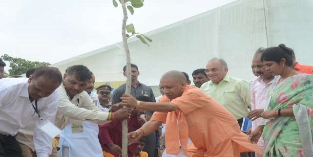 क्रांति दिवस पर UP में मनाया गया पर्यावरण महाकुंभ, एक दिन में रोपे गए 22.59 करोड़ पौधे, बनाया रिकार्ड