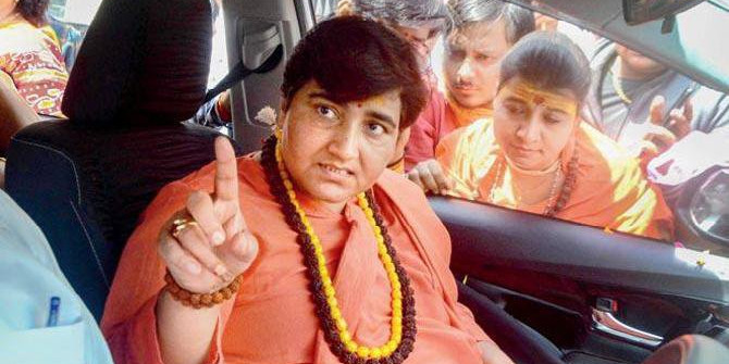 शिवराज सिंह के बाद अब साध्वी प्रज्ञा ठाकुर ने नेहरू को कहा अपराधी