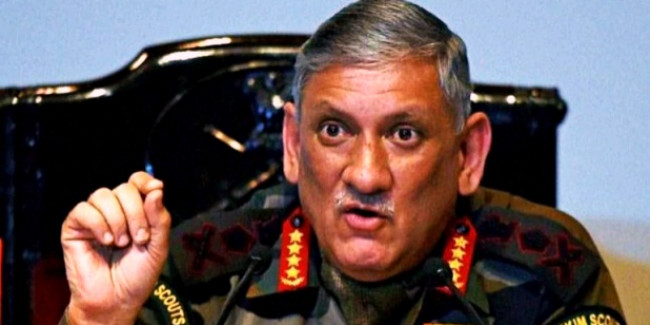 बंदूक की नोक पर कश्मीरियों को भड़का रहे हैं आतंकी: आर्मी चीफ जनरल रावत