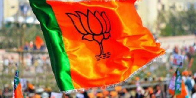 उत्तराखंड सरकार ने शराब कांड के आरोपी नेता को पार्टी से निकाला