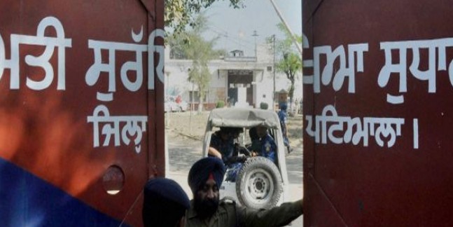 कैदी की हत्या के मामले में 3 जेलकर्मियों को किया सस्पेंड, अलर्ट घोषित