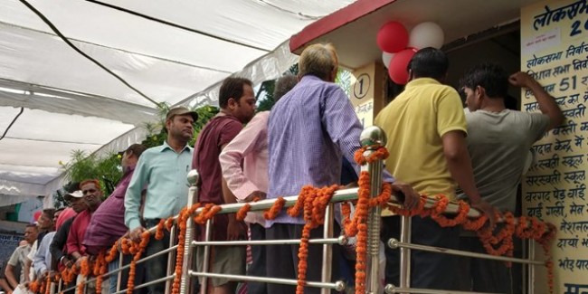 Chhattisgarh Phase 3 Polling: कई बूथों पर EVM में आई खराबी, देरी से शुरू हुआ मतदान