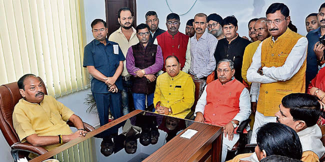 रांची : जनता की समस्याओं के समाधान का केंद्र बने कार्यालय : मुख्यमंत्री