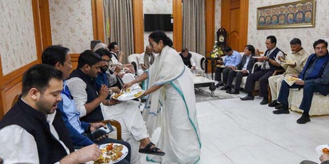 संसद नहीं पहुँच पाए इस भोज में जाने वाले नेता, जानिए वो कौन-कौन हैं !!