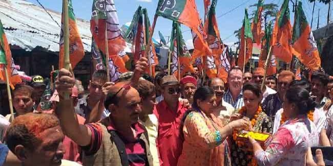 लोकसभा चुनाव में मिली सफलता से उत्साहित भाजपाइयों ने चकराता में निकाला विजय जुलूस
