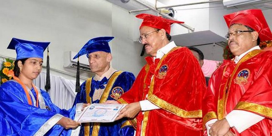 Be crusaders to protect nature, Venkaiah Naidu tells vet grads
