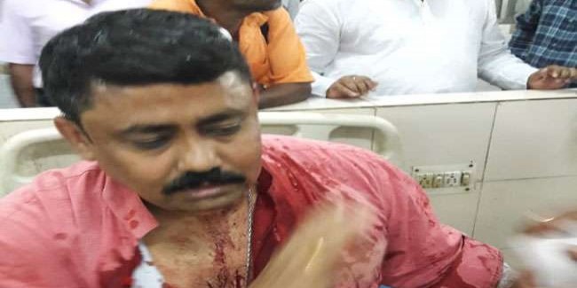 बंगाल के दमदम में भाजपा नेता पर हमला, चुनावी कार्यालय में तोड़फोड़