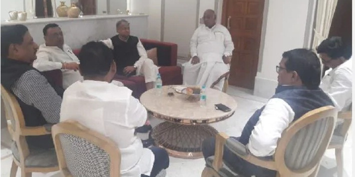 शिवसेना के साथ सरकार के लिए तैयार कांग्रेस विधायक, सोनिया से बात करेंगे खड़गे