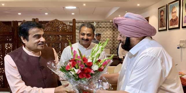 गडकरी व पासवान से मिले कैप्टन, रिंग रोड व फूड अकाउंट लोन का मुद्दा उठाया