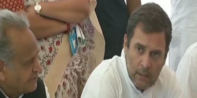 अलवर गैंगरेप: 20 दिन बाद पीड़ित से मिले राहुल गांधी, न्याय का दिया भरोसा, पीएम मोदी ने उठाए सवाल