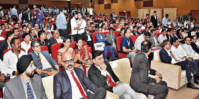 रांची : विकास का सीधा संबंध रोजगार से : रघुवर दास