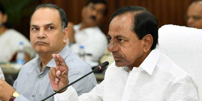 KCR holds marathon meet with Collectors in Hyderabad