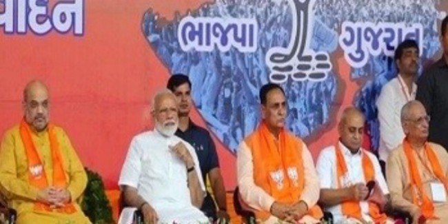 पीएम ने सूरत हादसे पर जताया दुख, बोले- कई परिवारों के दीप बुझ गए