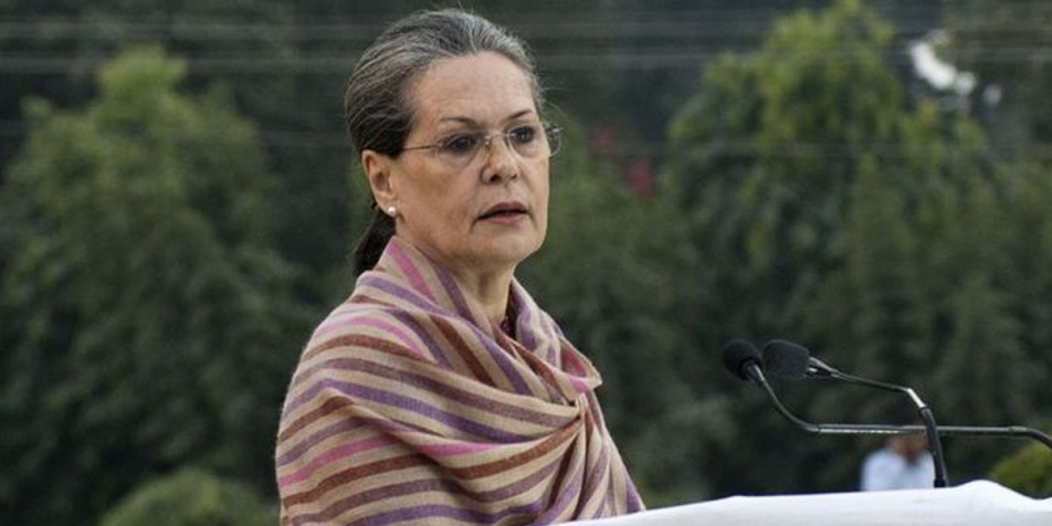 RTI को कमजोर करना चाहती है मोदी सरकार: सोनिया गांधी