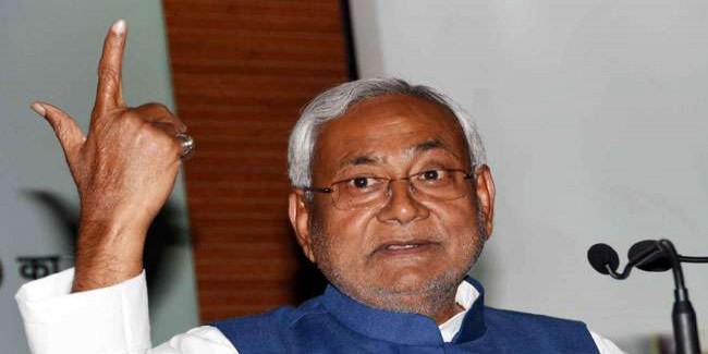 जब सीएम नीतीश कुमार को कनपटी पर बंदूक भिड़ाकर किया गया था गिरफ्तार, जानें