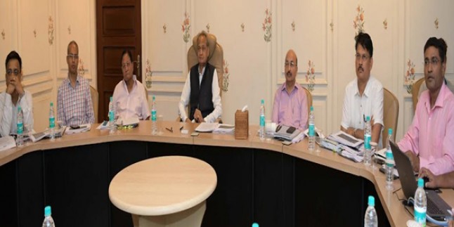 कार्यप्रणाली में पारदर्शिता लाएं नगरीय विकास संस्थाएं -मुख्यमंत्री