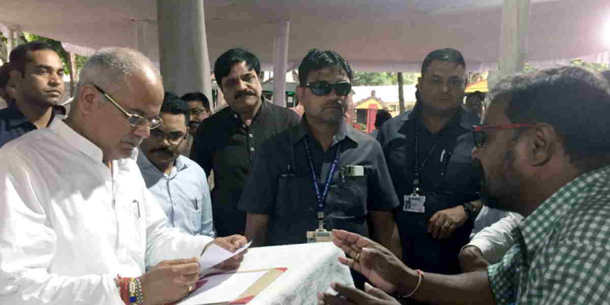 जन चौपाल में दिव्यांग महिला ने किया ऐसा काम, हो रही है जमकर तारीफ…
Read more at:
//economictimes.indiatimes.com/articleshow/70657339.cms?utm_source=contentofinterest&utm_medium=text&utm_campaign=cppst
